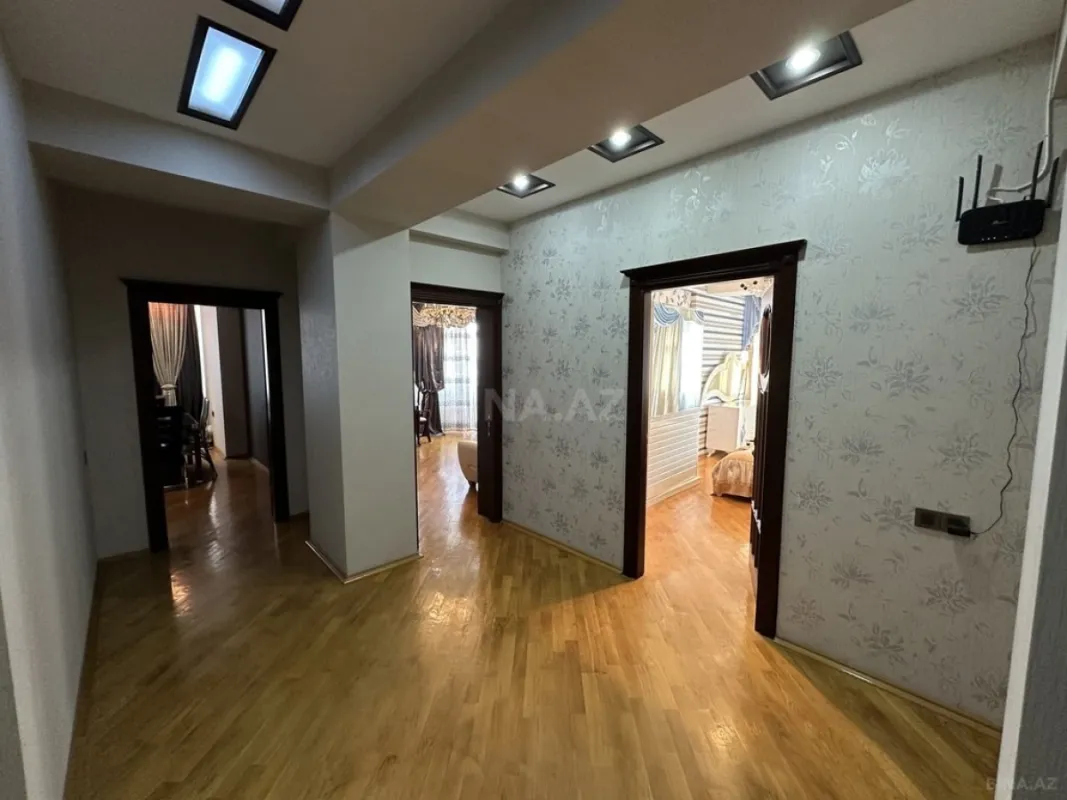 Satılır 4 otaqlı mənzil 150 m²