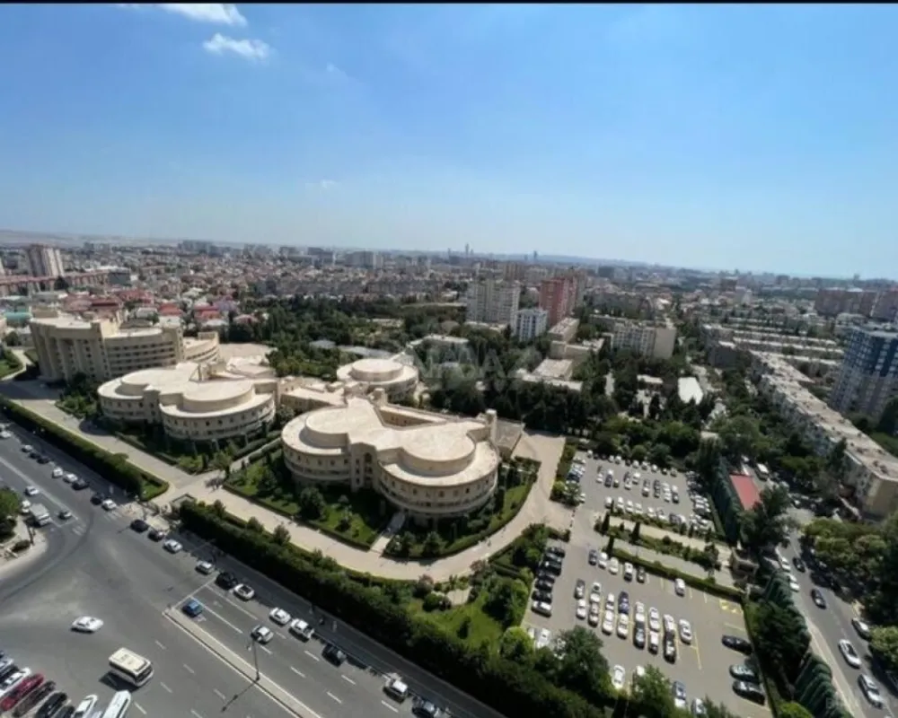 Satılır 4 otaqlı mənzil 150 m²