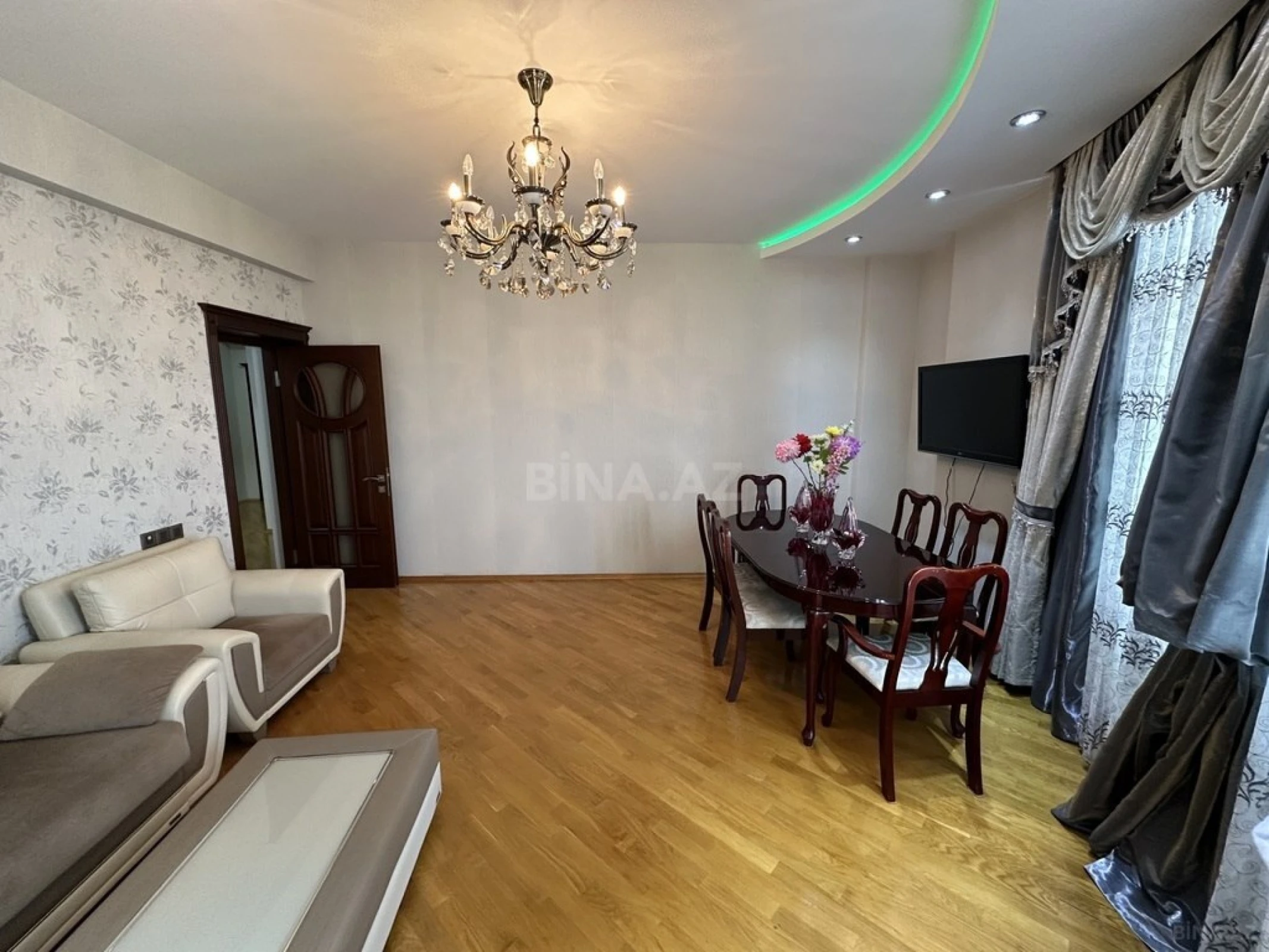 Satılır 4 otaqlı mənzil 150 m²