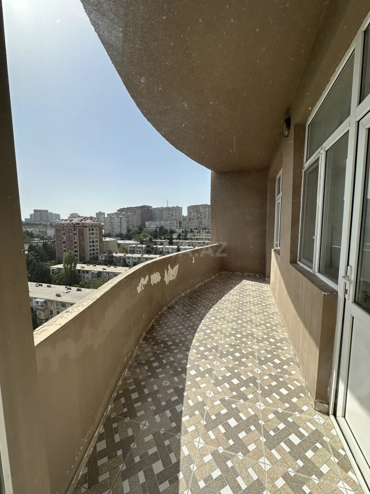 Satılır 4 otaqlı mənzil 150 m²