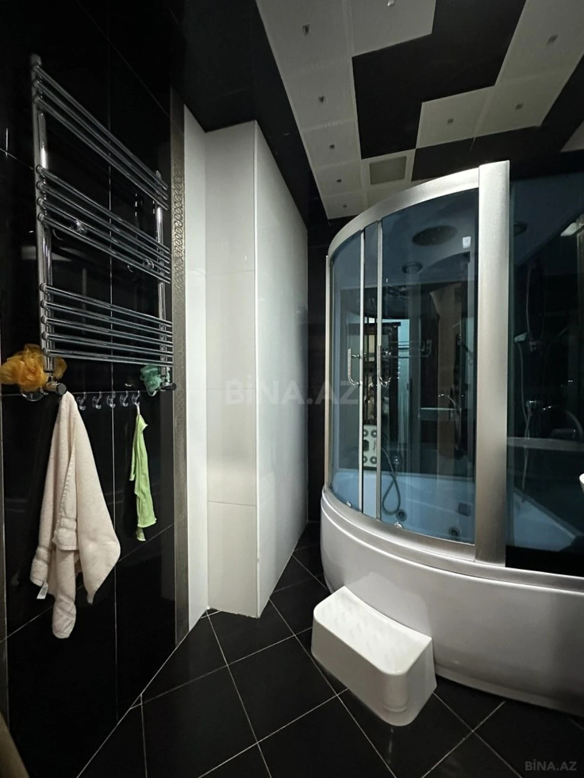 Satılır 4 otaqlı mənzil 150 m²