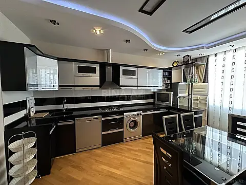 Satılır 4 otaqlı mənzil 150 m²