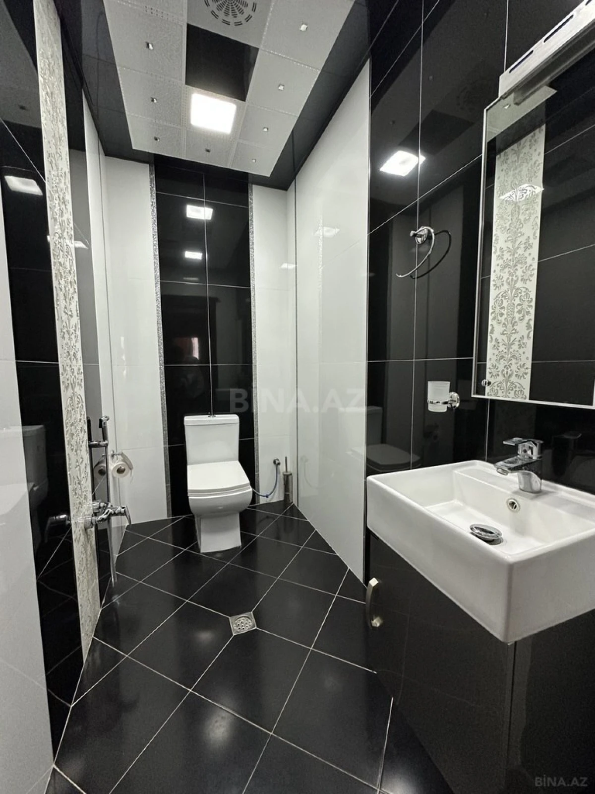 Satılır 4 otaqlı mənzil 150 m²