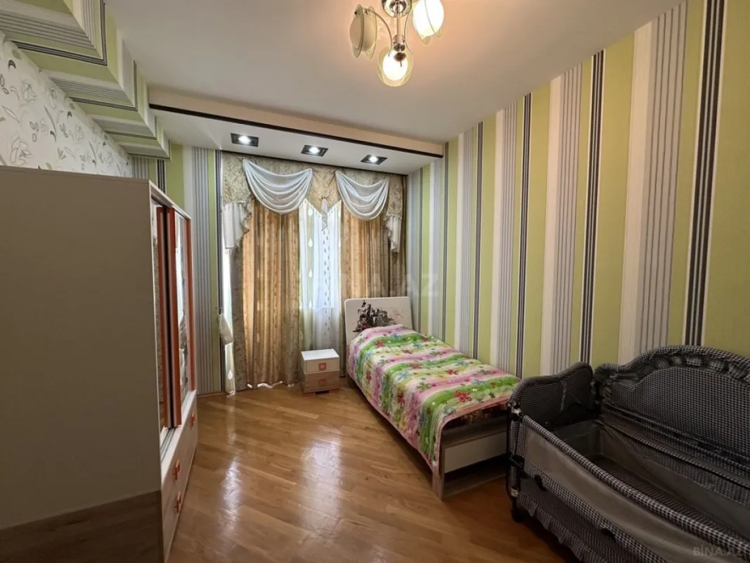 Satılır 4 otaqlı mənzil 150 m²