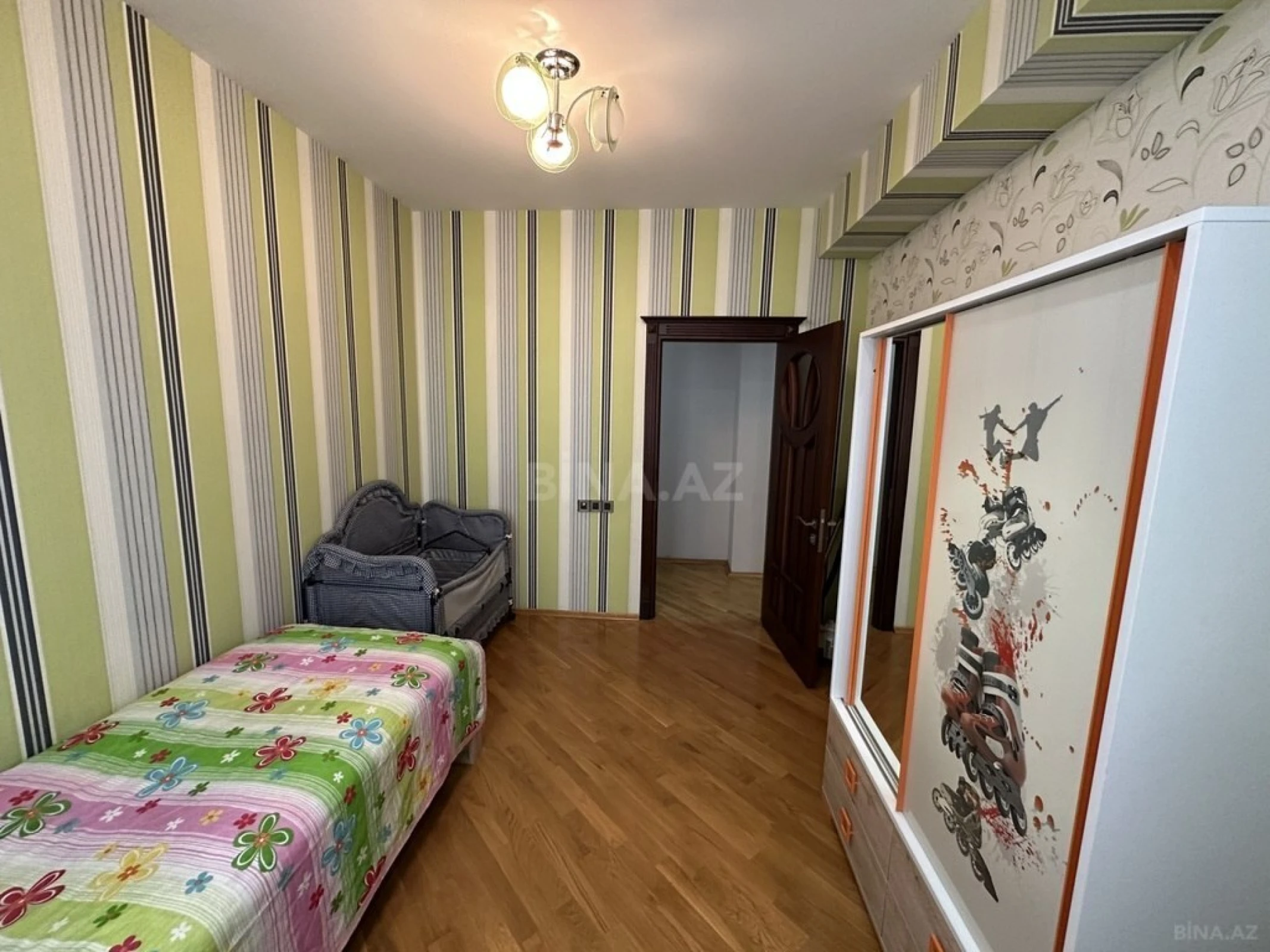 Satılır 4 otaqlı mənzil 150 m²