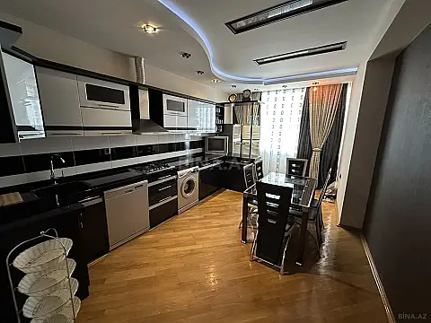 Satılır 4 otaqlı mənzil 150 m²