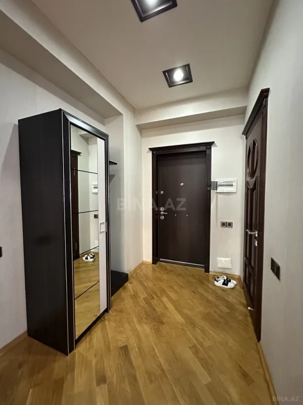 Satılır 4 otaqlı mənzil 150 m²