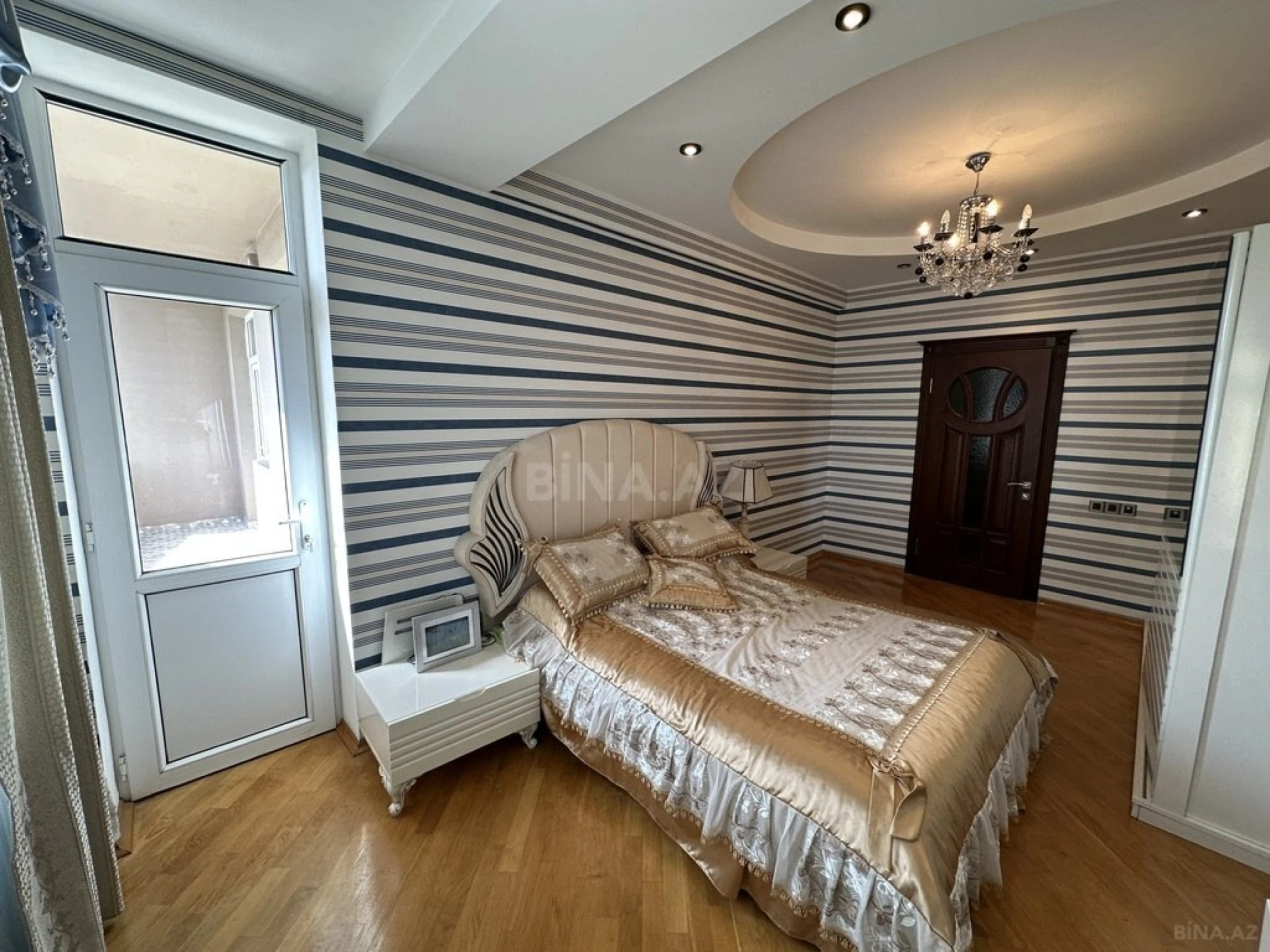 Satılır 4 otaqlı mənzil 150 m²