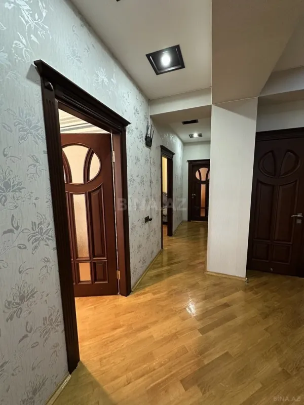 Satılır 4 otaqlı mənzil 150 m²