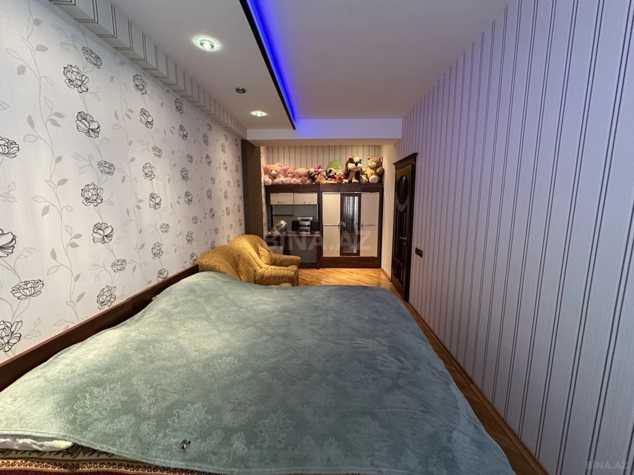 Satılır 4 otaqlı mənzil 150 m²