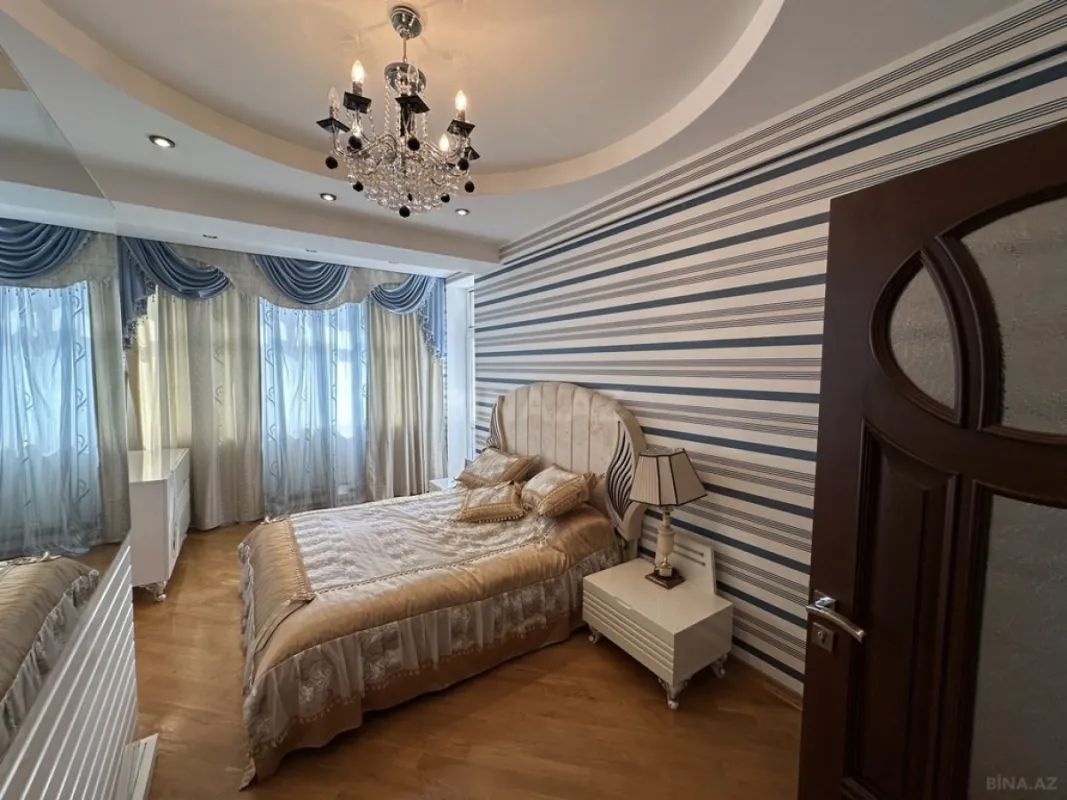 Satılır 4 otaqlı mənzil 150 m²
