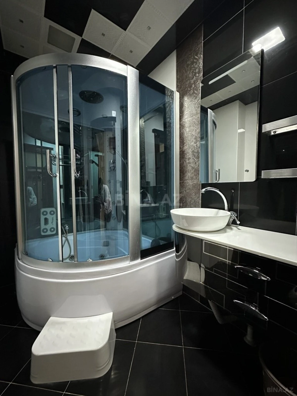 Satılır 4 otaqlı mənzil 150 m²