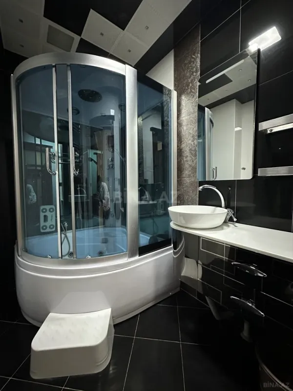 Satılır 4 otaqlı mənzil 150 m²