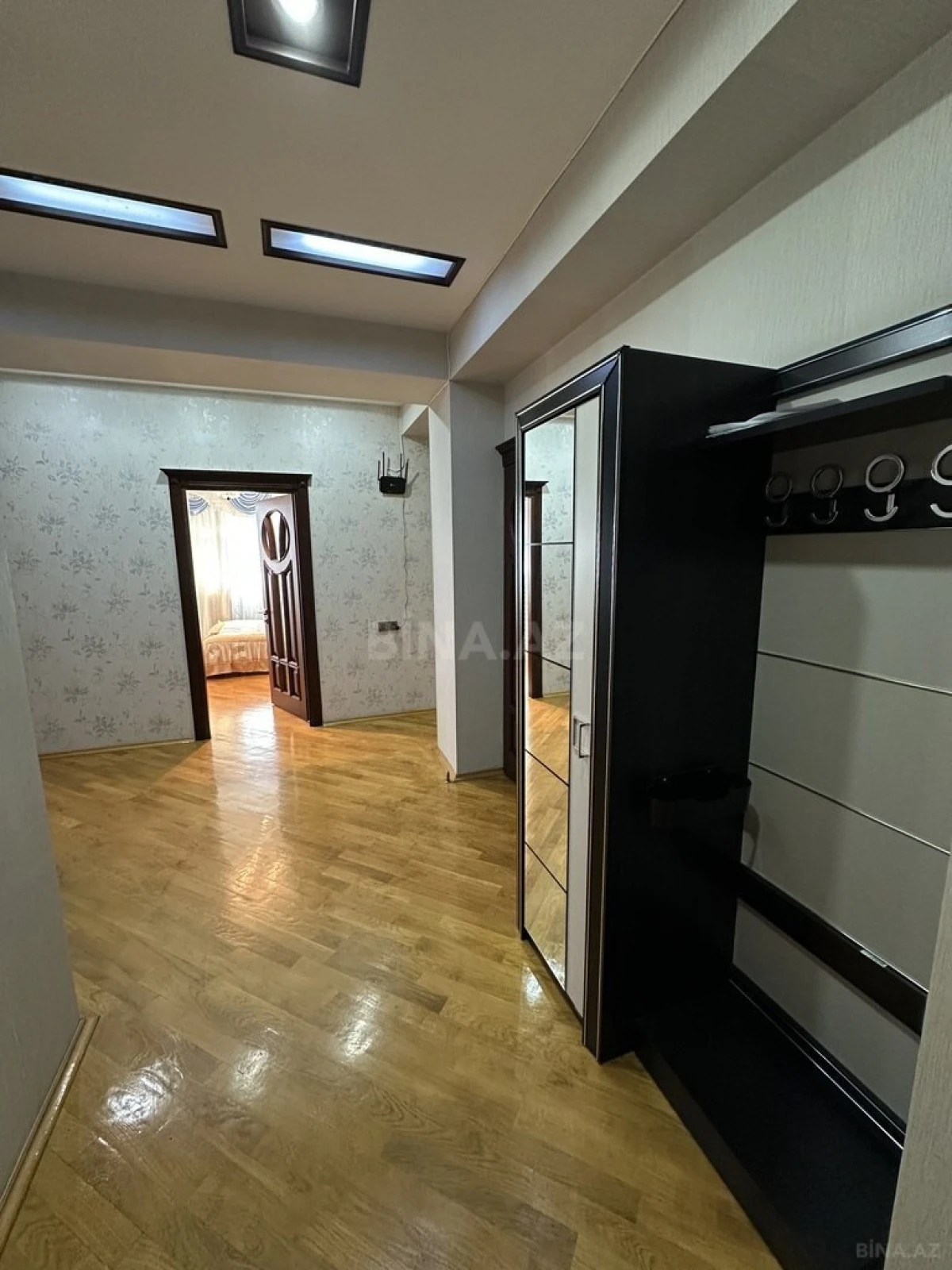 Satılır 4 otaqlı mənzil 150 m²