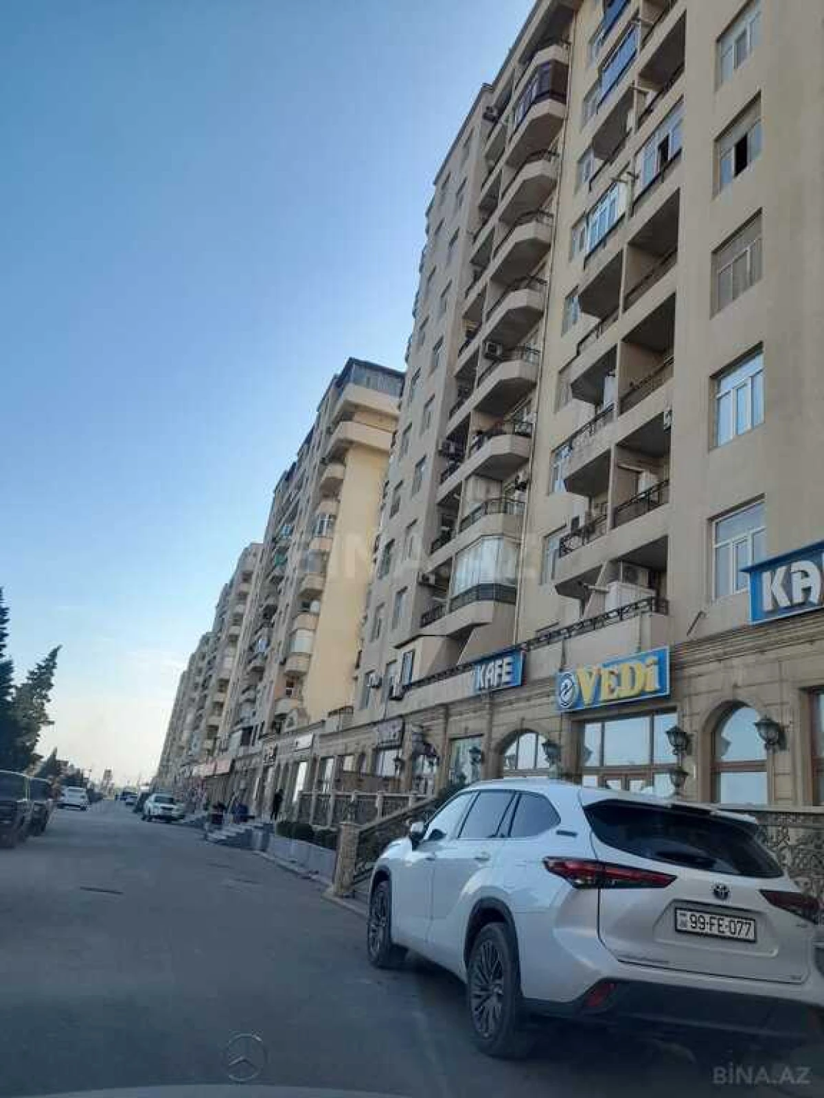 Satılır 3 otaqlı mənzil 123 m²