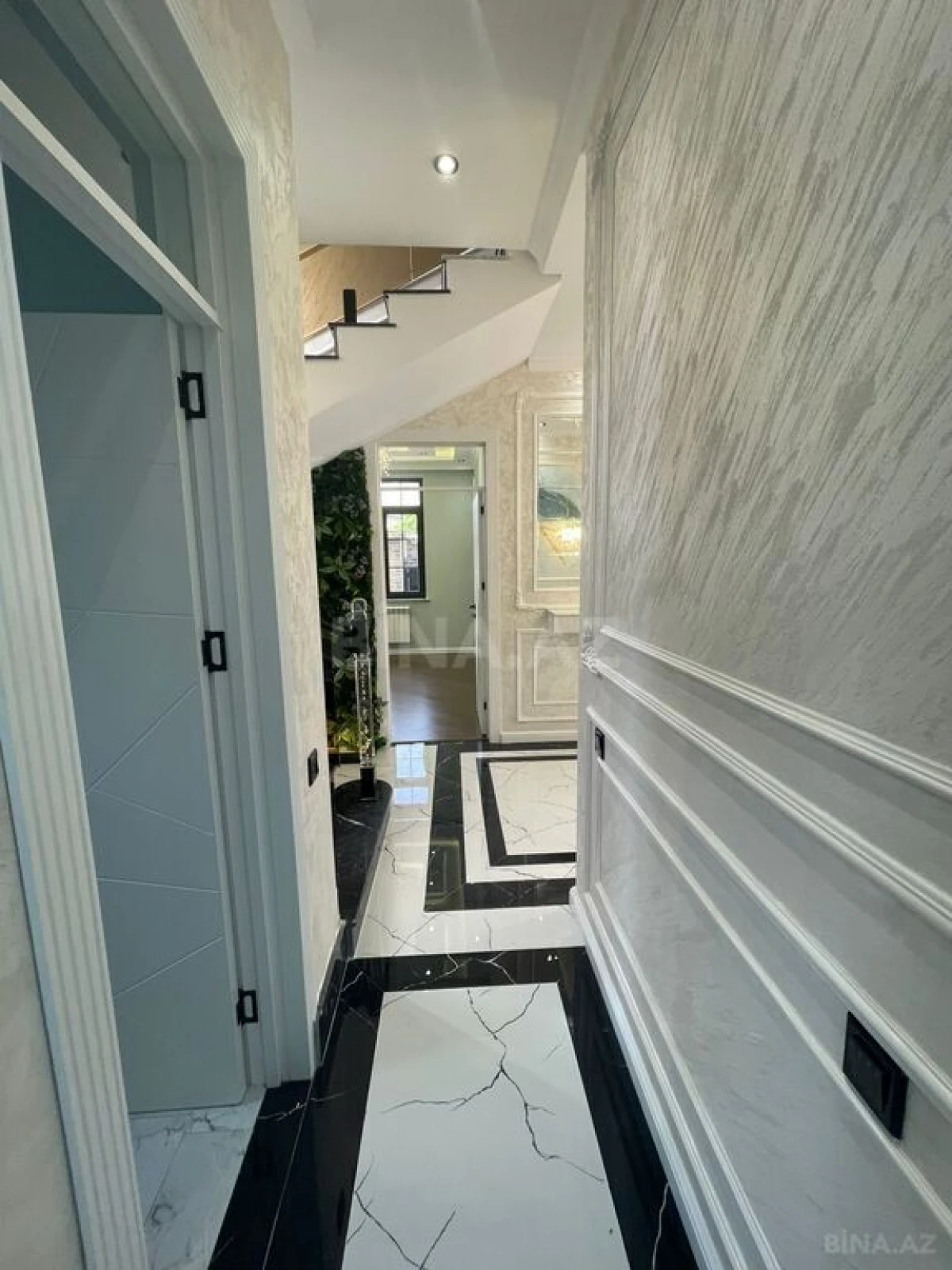 Satılır 6 otaqlı həyət evi 220 m²