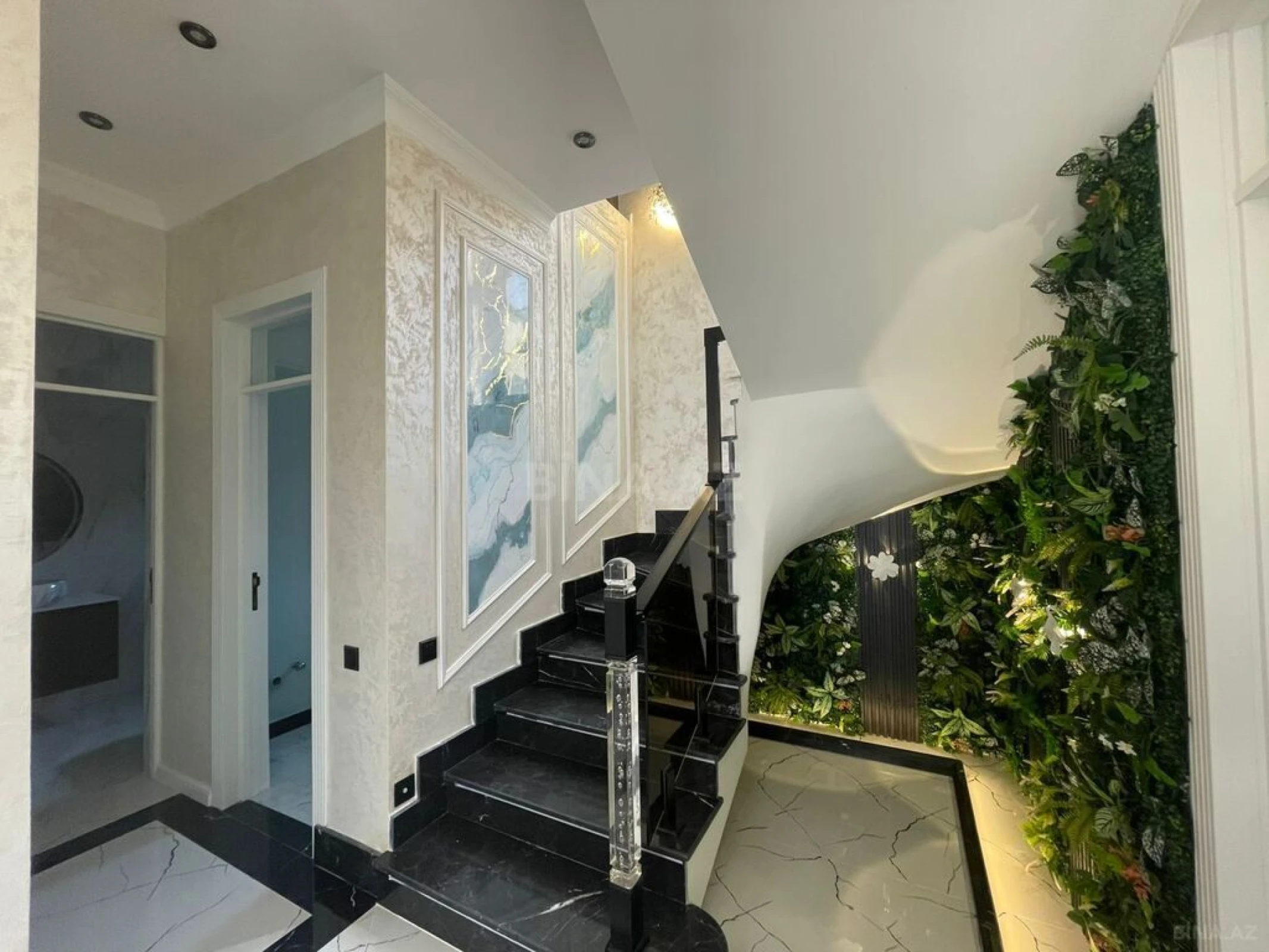 Satılır 6 otaqlı həyət evi 220 m²