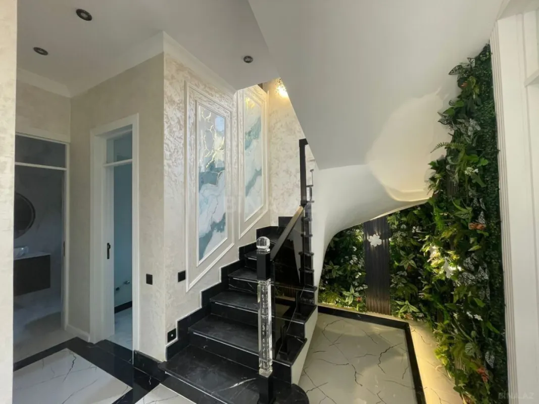 Satılır 6 otaqlı həyət evi 220 m²