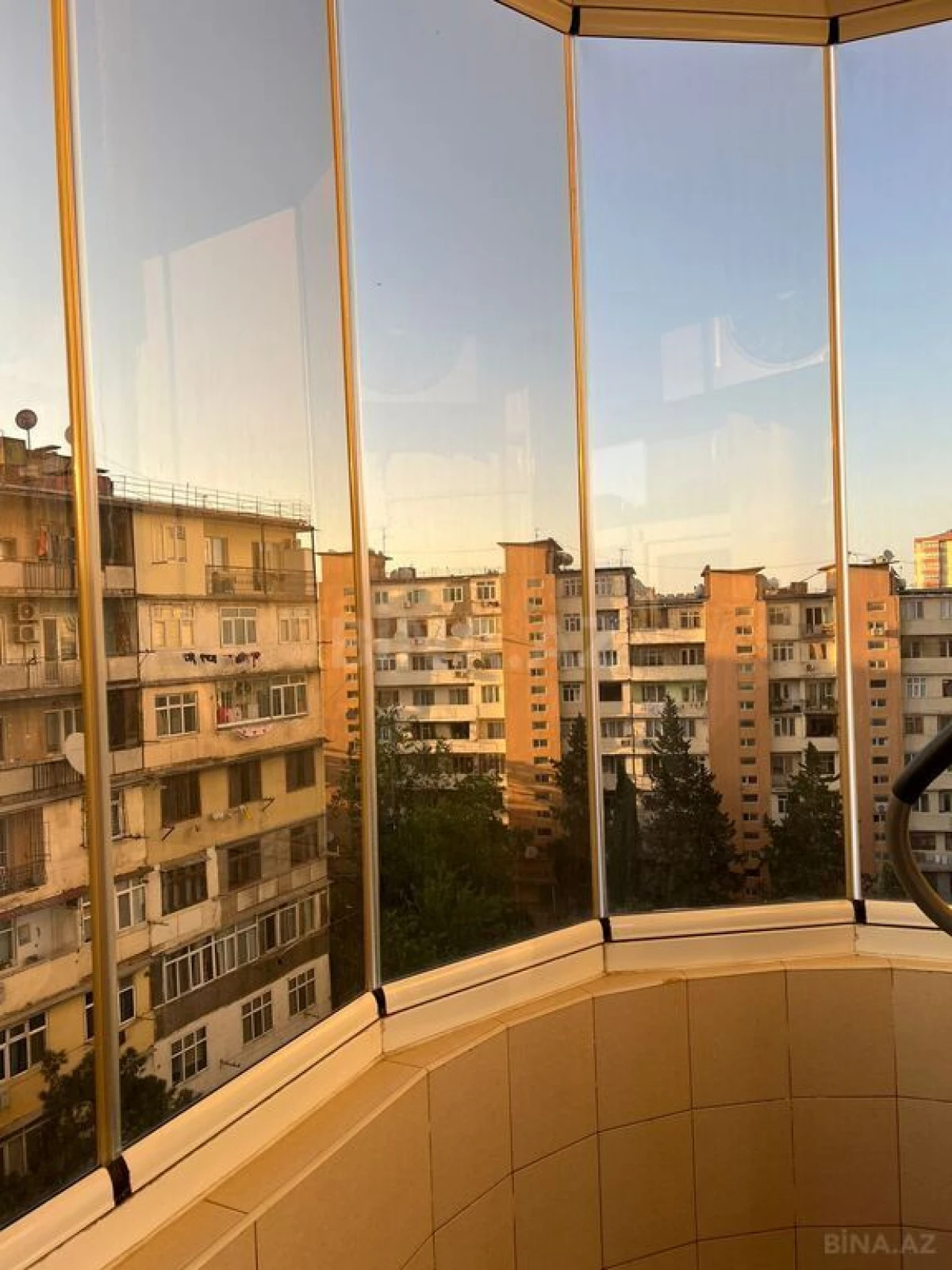 Satılır 3 otaqlı mənzil 147 m²