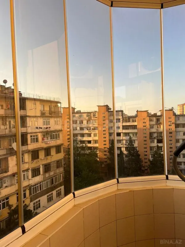 Satılır 3 otaqlı mənzil 147 m²