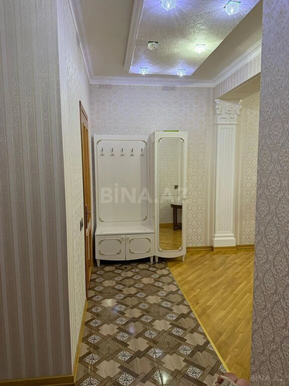 Satılır 3 otaqlı mənzil 147 m²