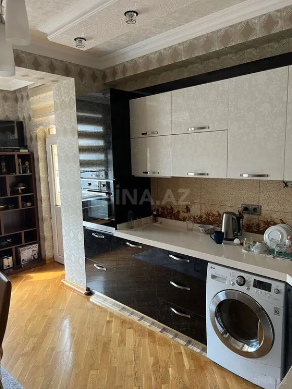 Satılır 3 otaqlı mənzil 147 m²
