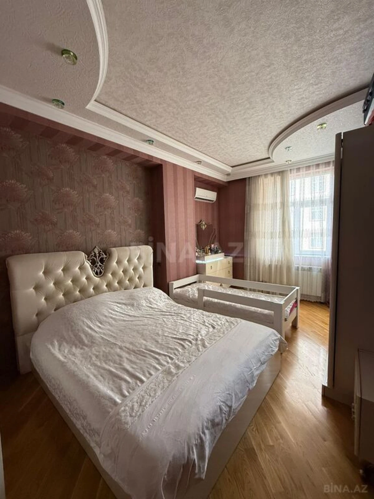 Satılır 3 otaqlı mənzil 147 m²