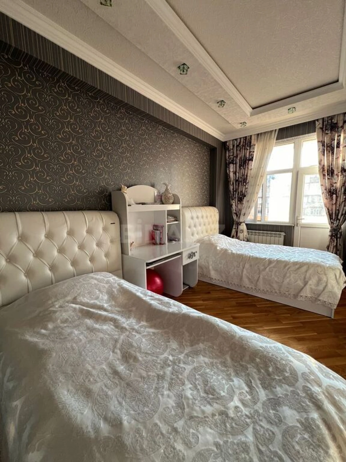 Satılır 3 otaqlı mənzil 147 m²