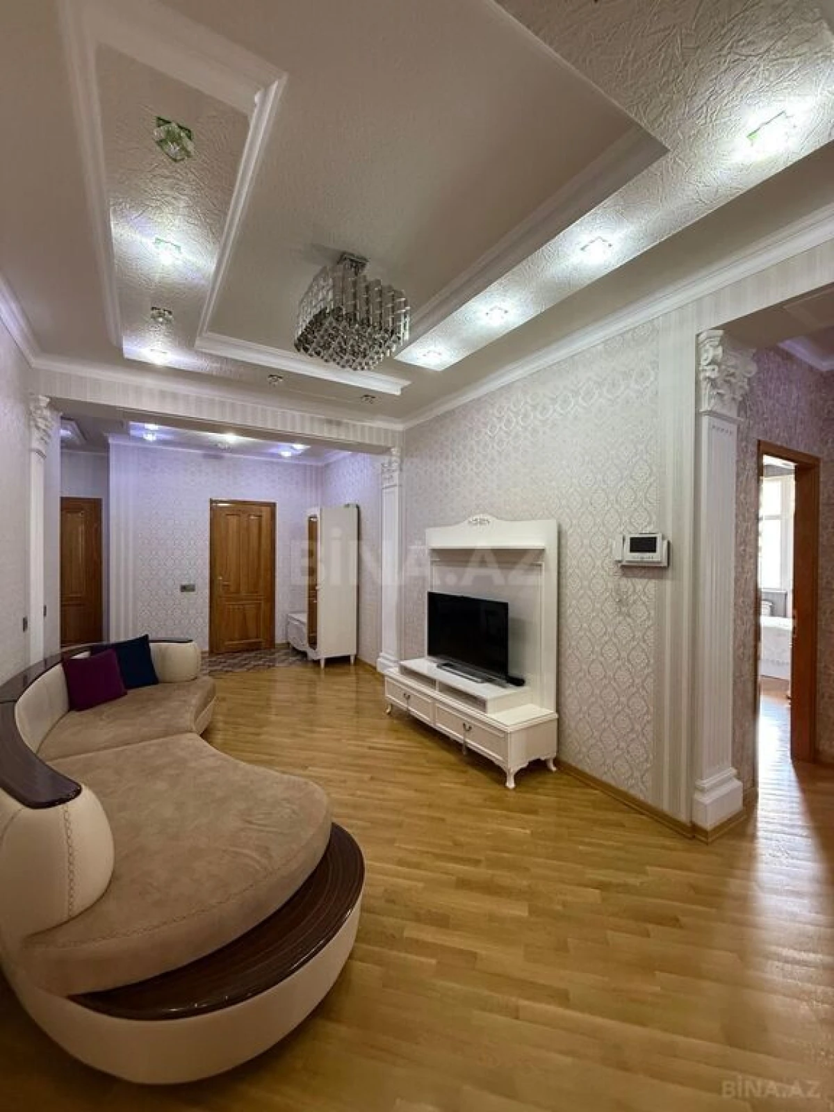 Satılır 3 otaqlı mənzil 147 m²