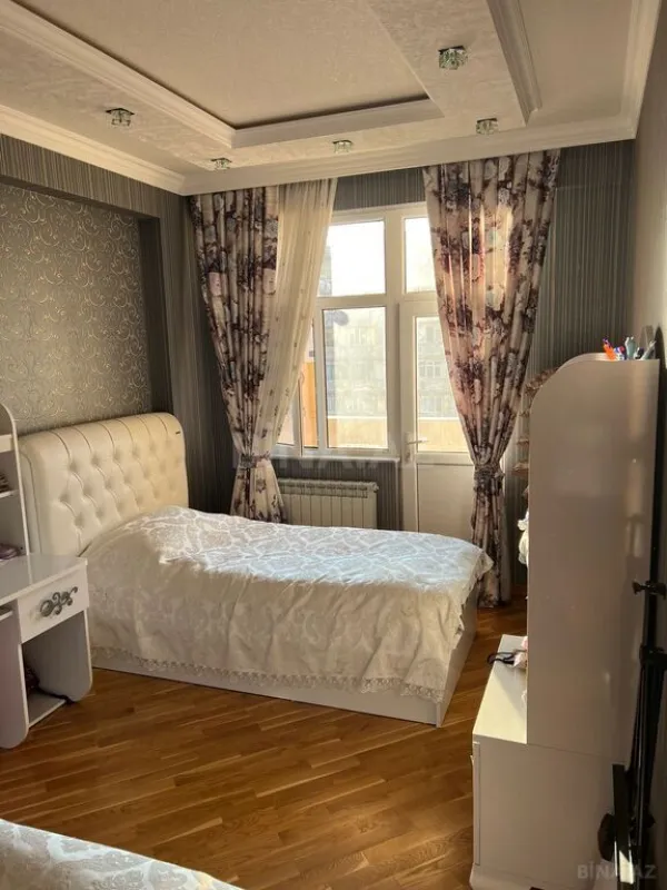 Satılır 3 otaqlı mənzil 147 m²