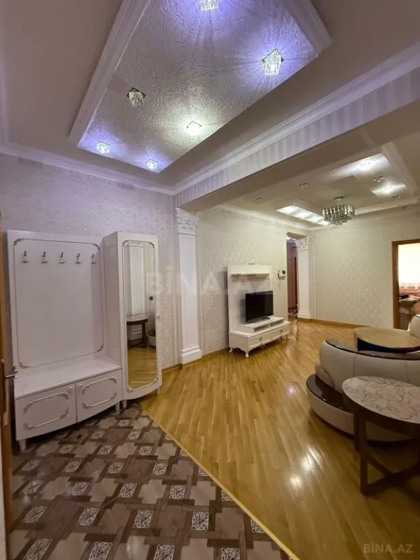 Satılır 3 otaqlı mənzil 147 m²