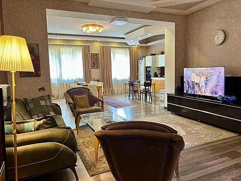 Satılır 3 otaqlı mənzil 115 m²