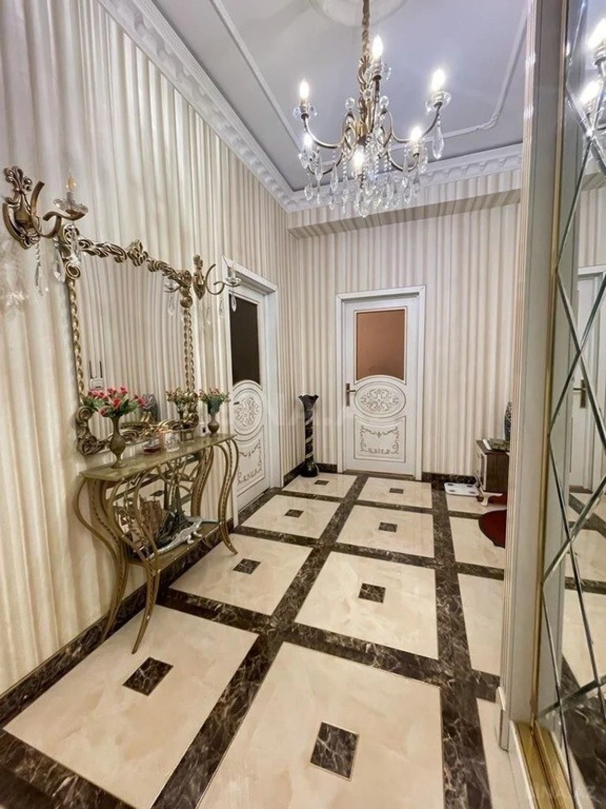 Satılır 3 otaqlı mənzil 110 m²