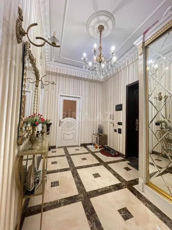 Satılır 3 otaqlı mənzil 110 m²
