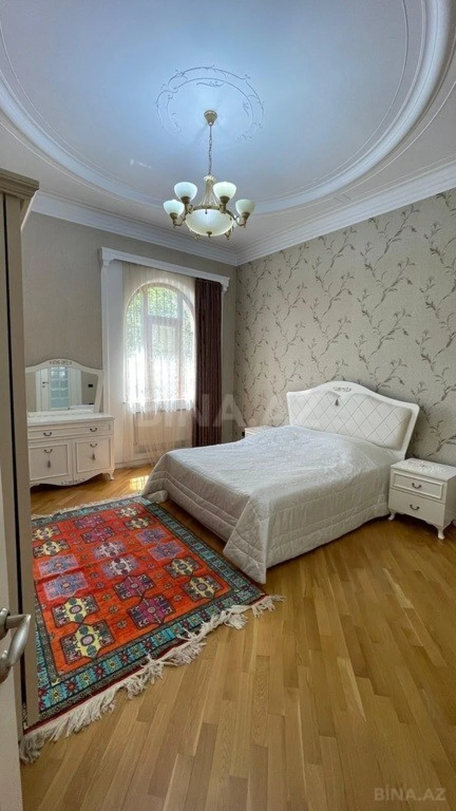 Satılır 7 otaqlı həyət evi 540 m²