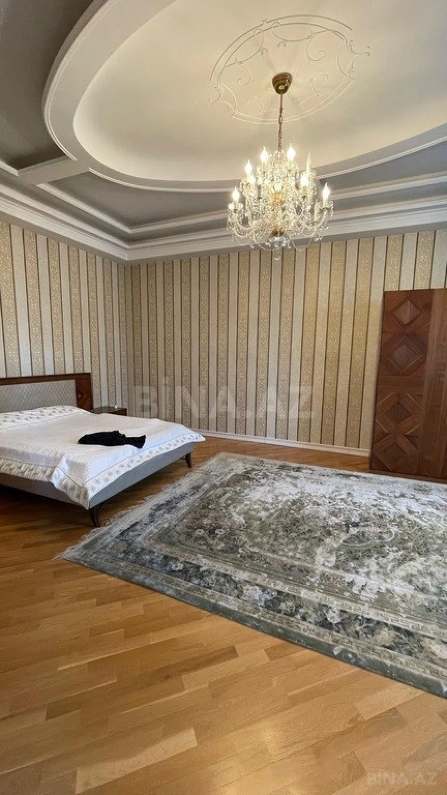 Satılır 7 otaqlı həyət evi 540 m²