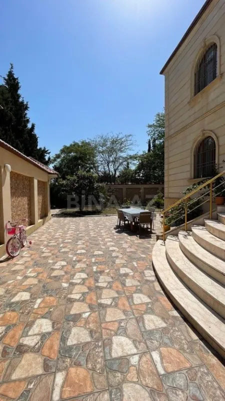 Satılır 7 otaqlı həyət evi 540 m²