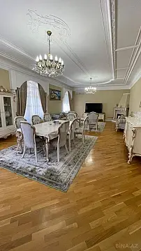 Satılır 7 otaqlı həyət evi 540 m²