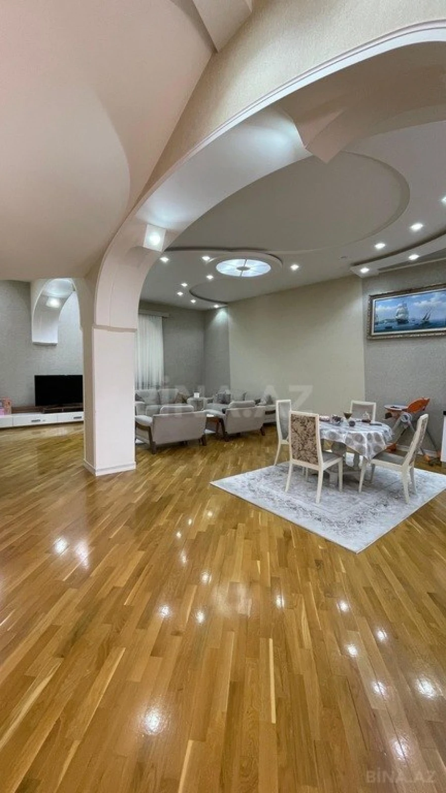 Satılır 7 otaqlı həyət evi 540 m²