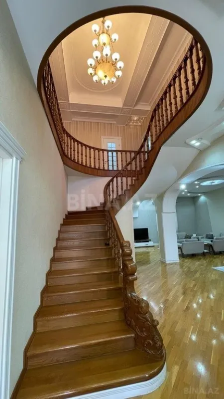 Satılır 7 otaqlı həyət evi 540 m²