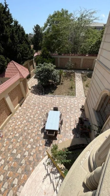 Satılır 7 otaqlı həyət evi 540 m²