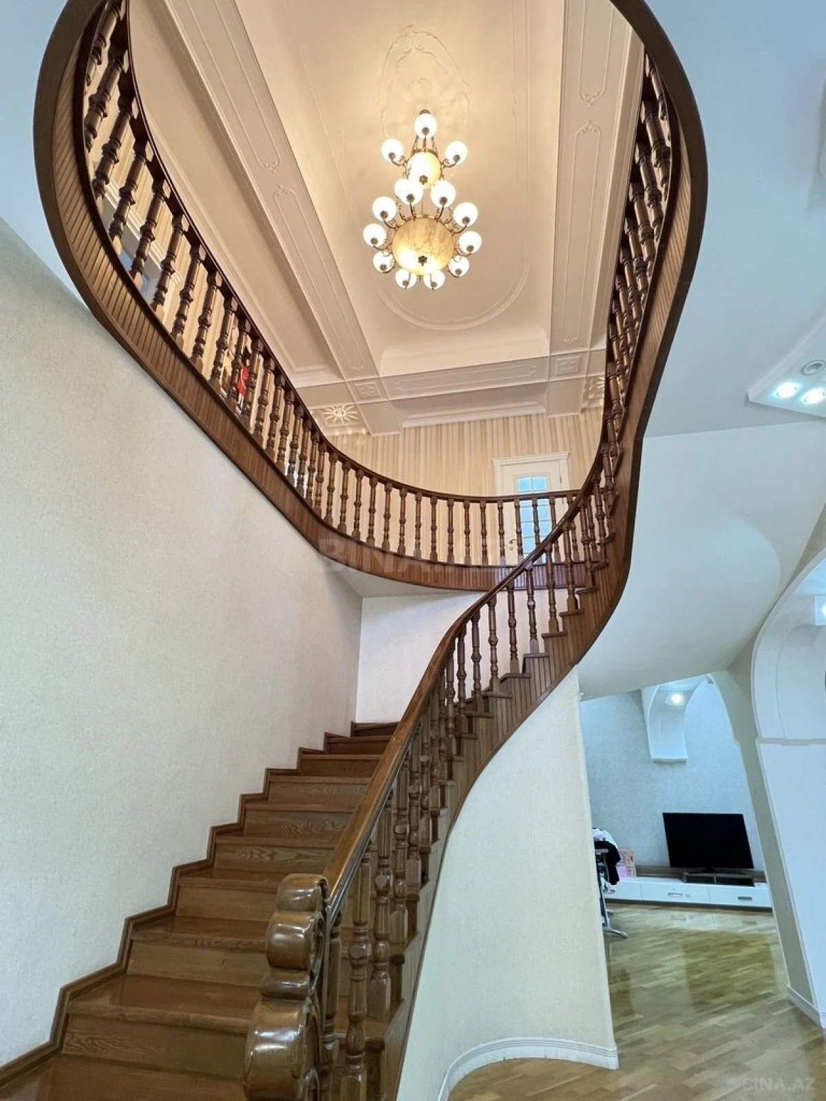 Satılır 7 otaqlı həyət evi 540 m²