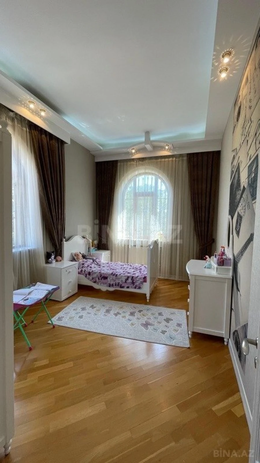 Satılır 7 otaqlı həyət evi 540 m²