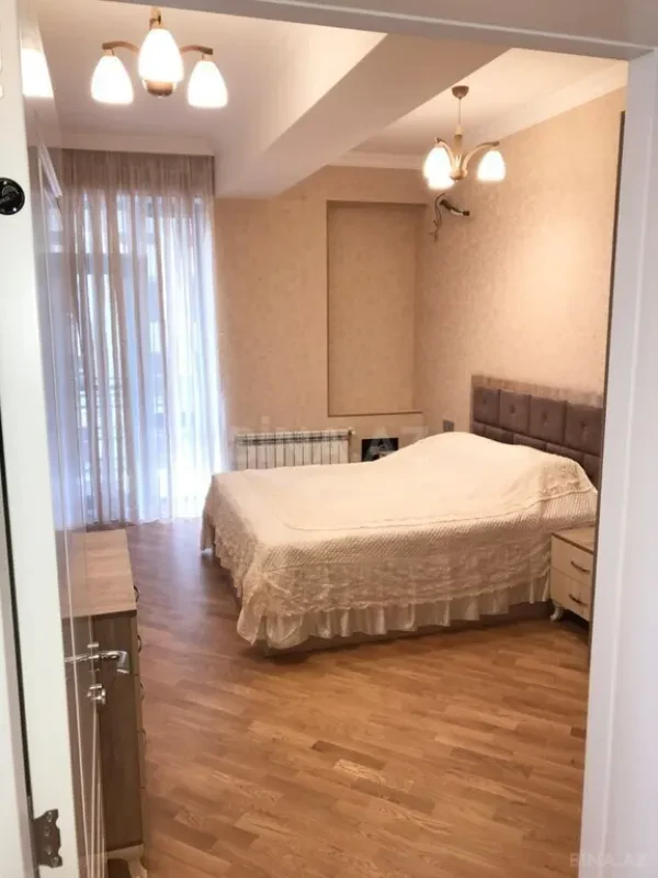Kirayə verilir 2 otaqlı mənzil 95 m²