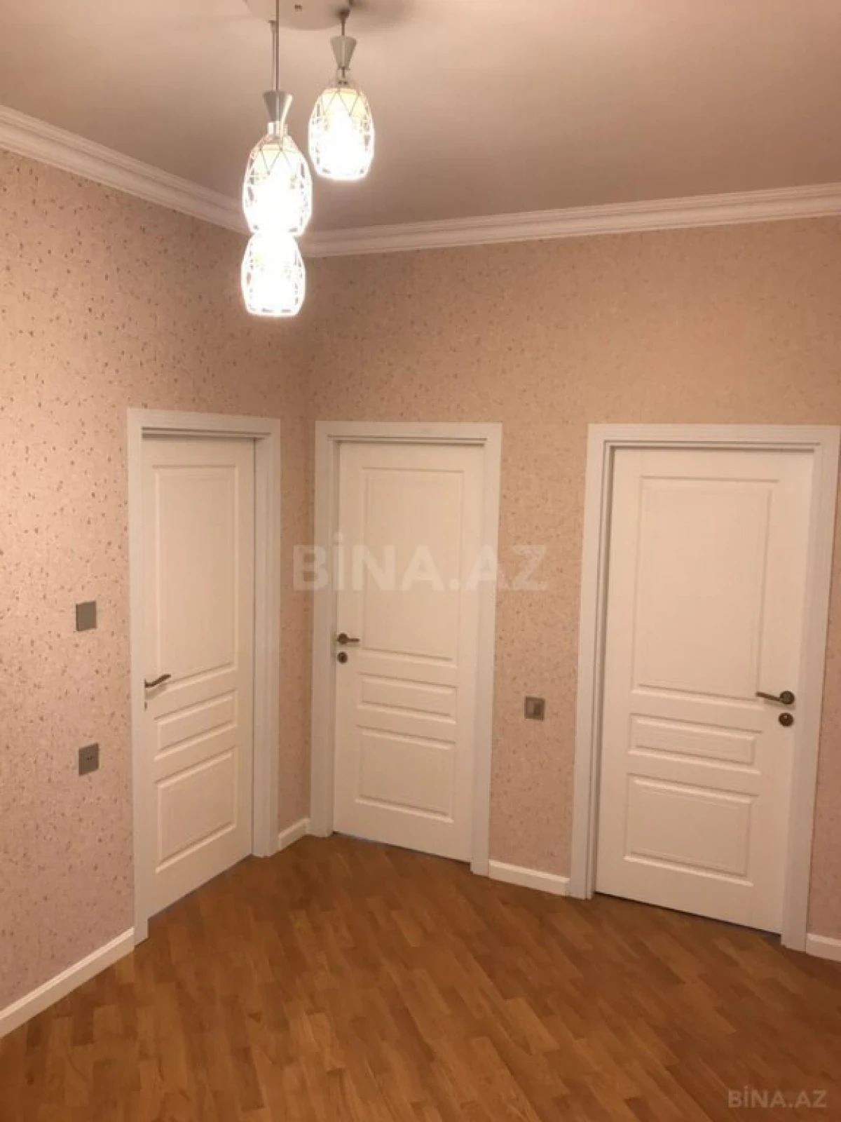 Kirayə verilir 2 otaqlı mənzil 95 m²