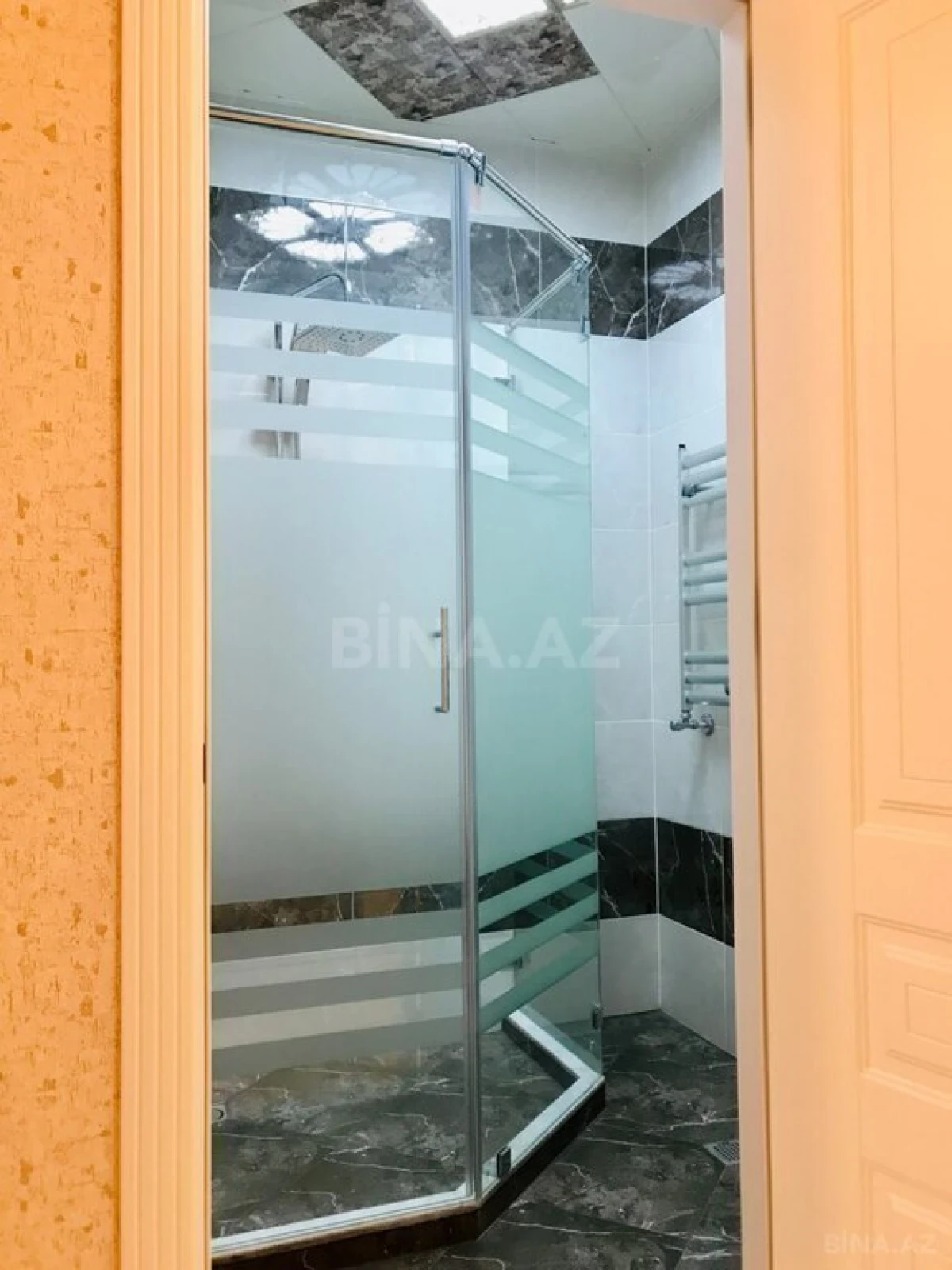 Kirayə verilir 2 otaqlı mənzil 95 m²