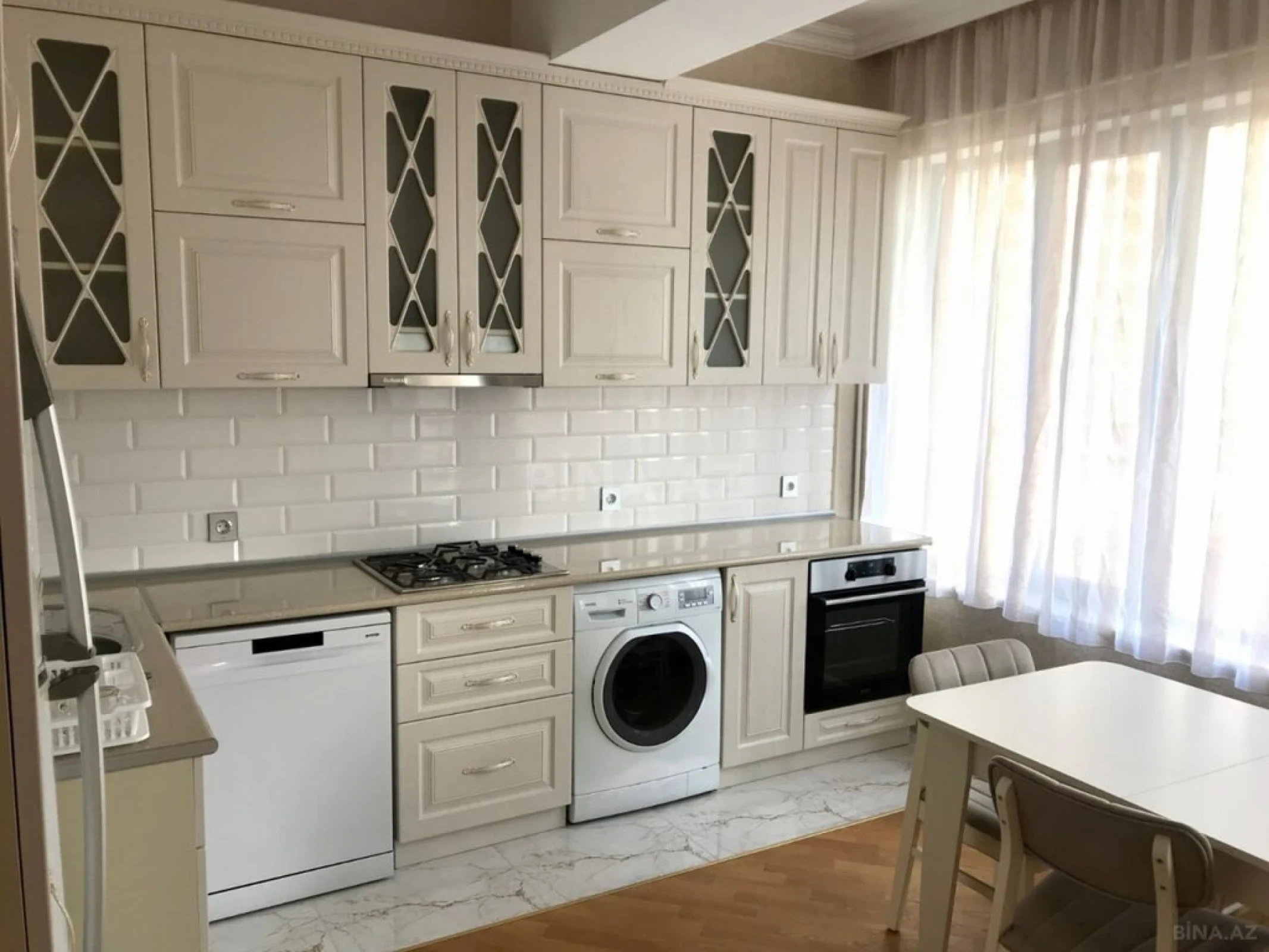Kirayə verilir 2 otaqlı mənzil 95 m²