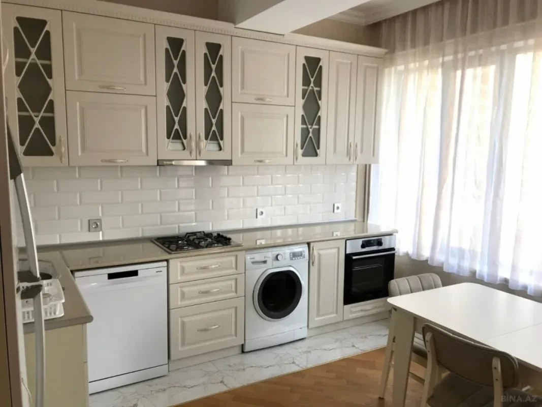 Kirayə verilir 2 otaqlı mənzil 95 m²