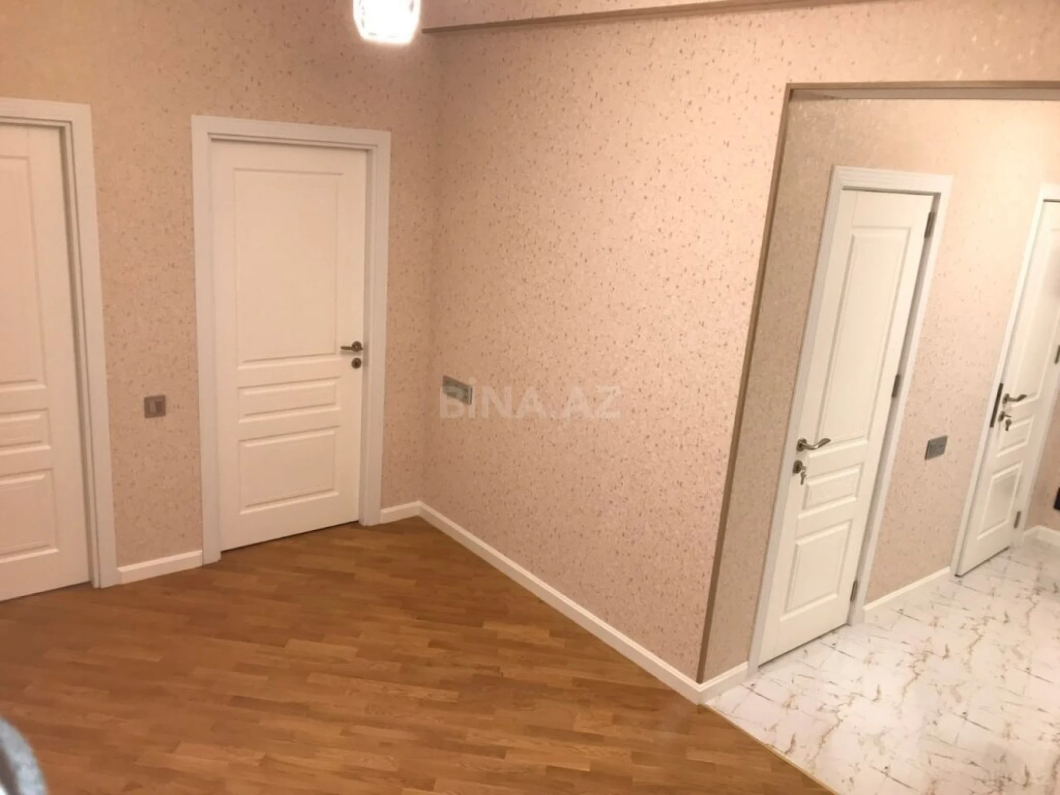 Kirayə verilir 2 otaqlı mənzil 95 m²