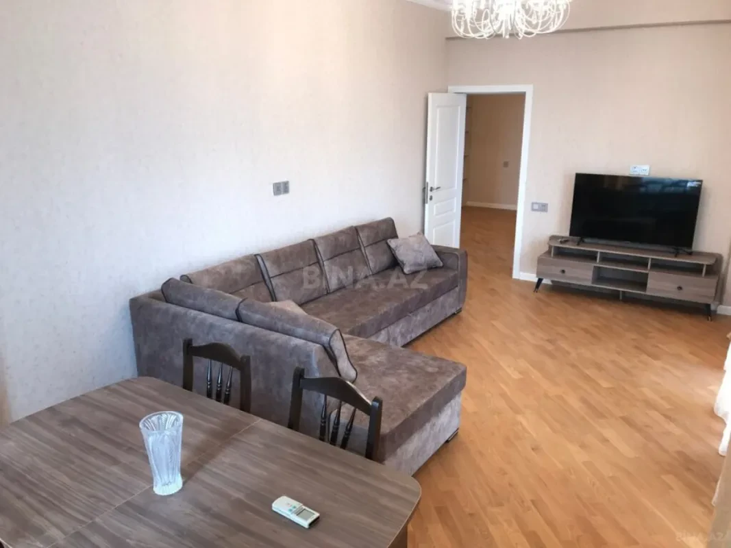 Kirayə verilir 2 otaqlı mənzil 95 m²